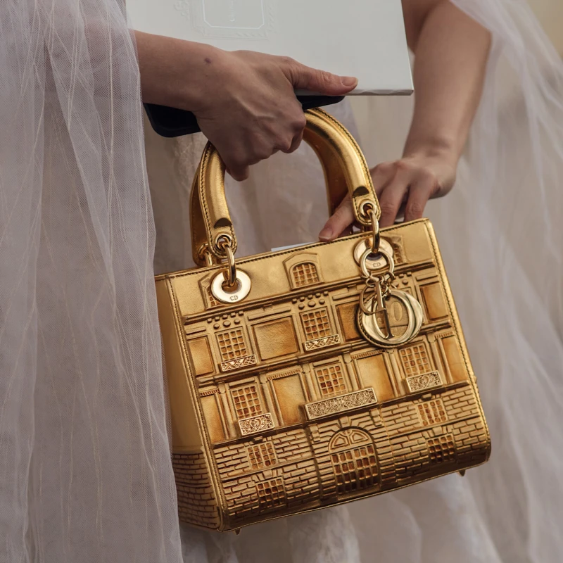 Ako je suditi po Tjednu mode u Parizu, ova dizajnerska torba mogla bit biti novi it model