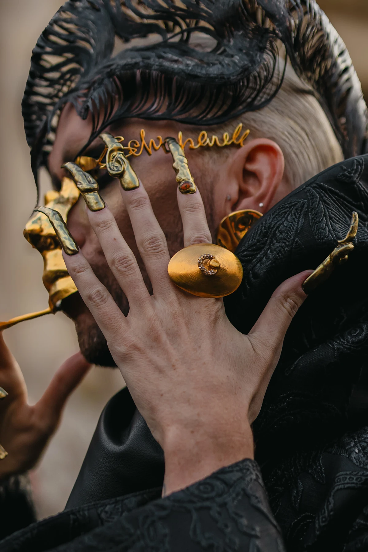 Odu&scaron;evili su nas modni detalji gostiju na Schiaparelli reviji