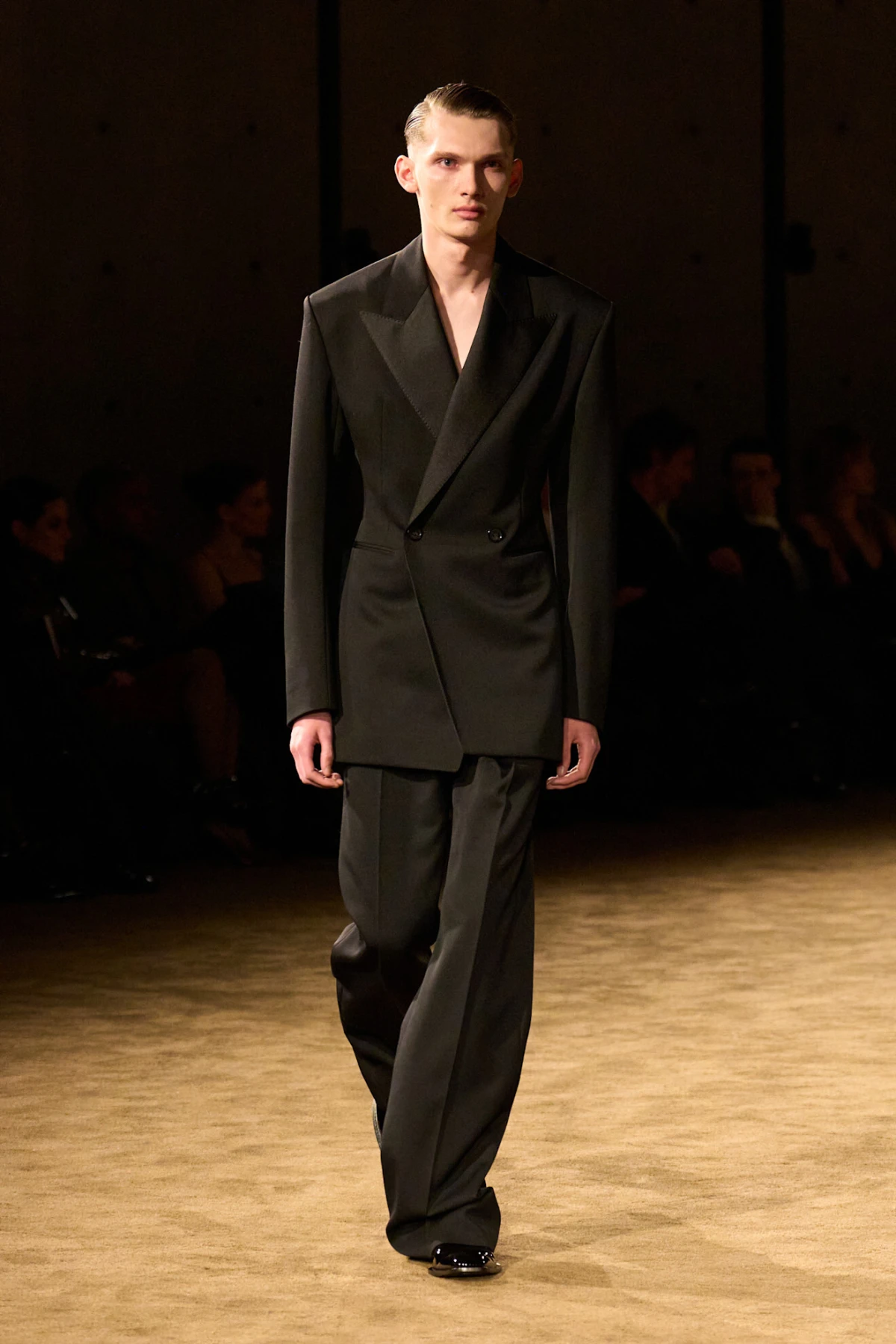 Saint Laurent nas novom kolekcijom priprema za sve rastanke u svitanje