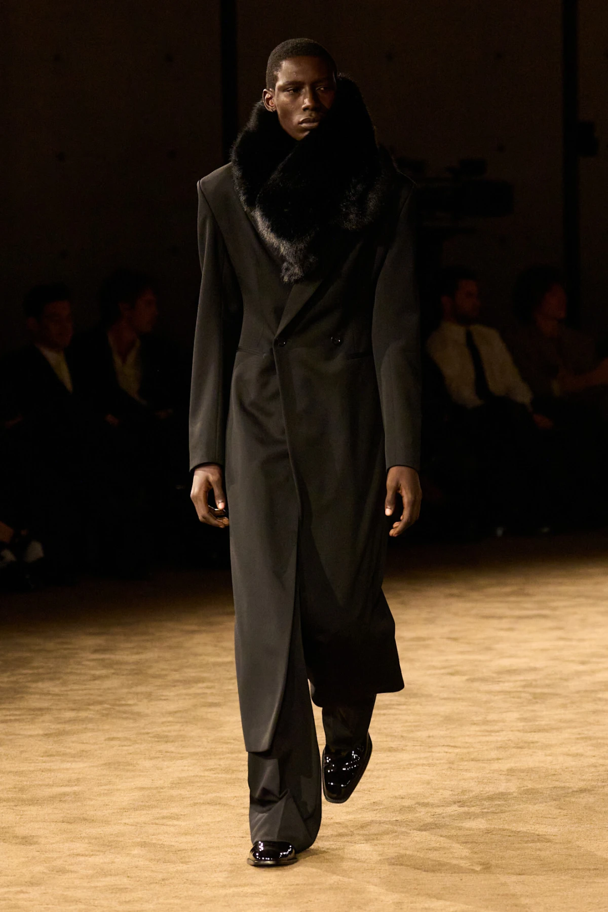 Saint Laurent nas novom kolekcijom priprema za sve rastanke u svitanje