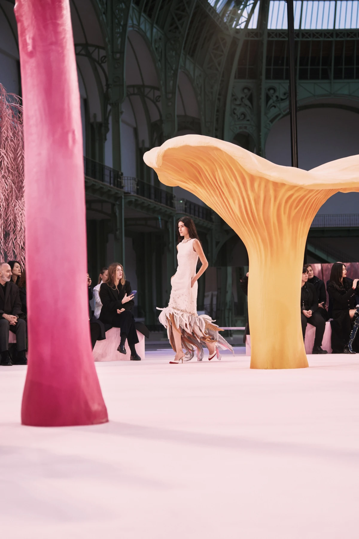 Sve o čarobnoj scenografiji i gljivama na Chanel couture reviji