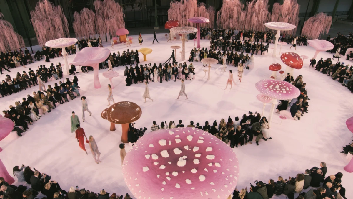 Sve o čarobnoj scenografiji i gljivama na Chanel couture reviji