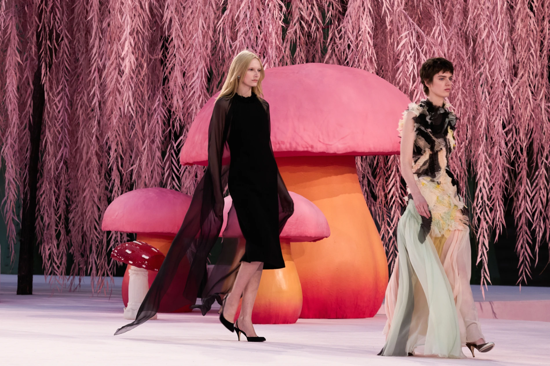 Sve o čarobnoj scenografiji i gljivama na Chanel couture reviji