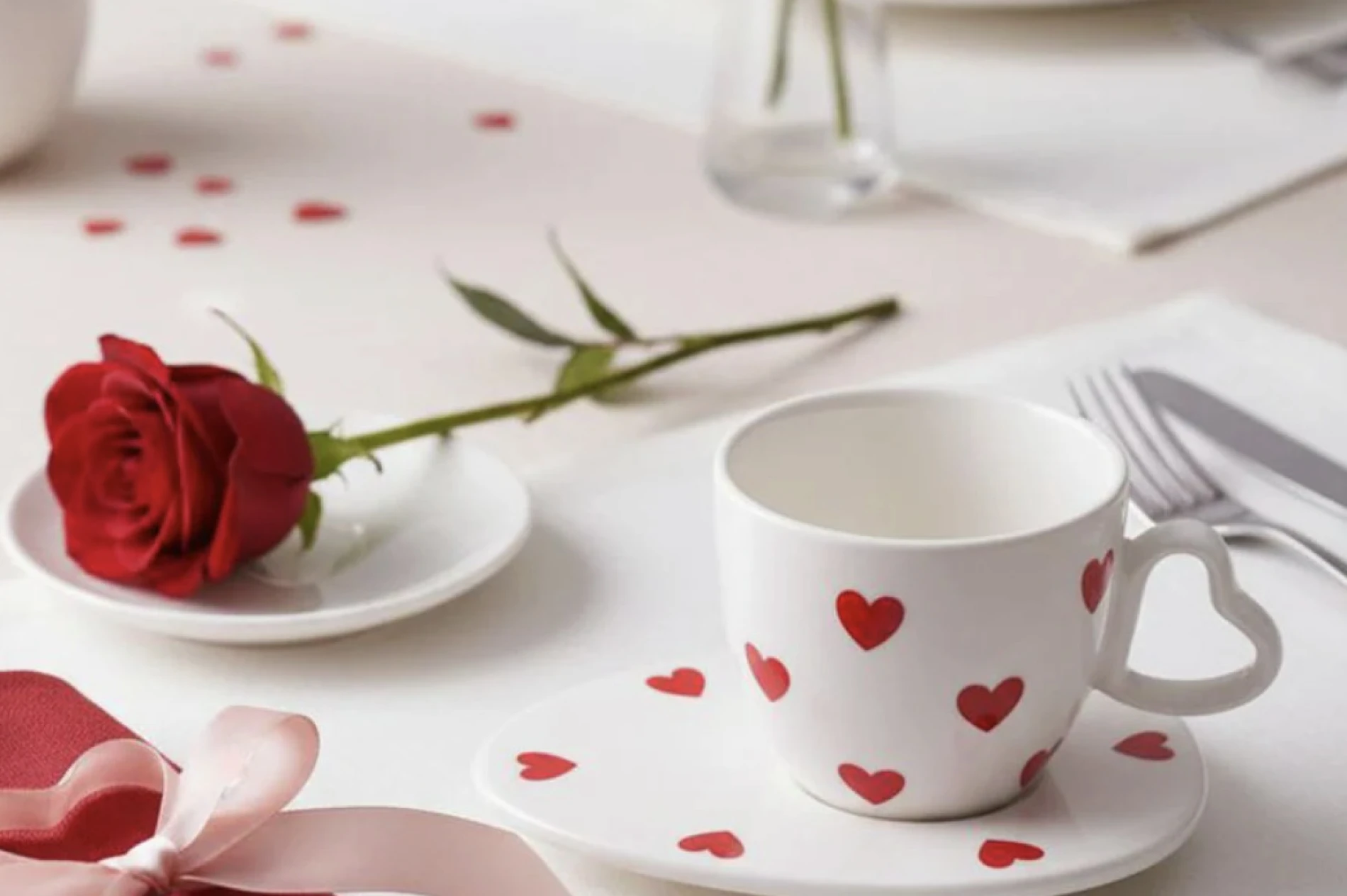 Sinsay ima najslađe valentinovske &scaron;alice koje slave ljubav (i dobru kavu)