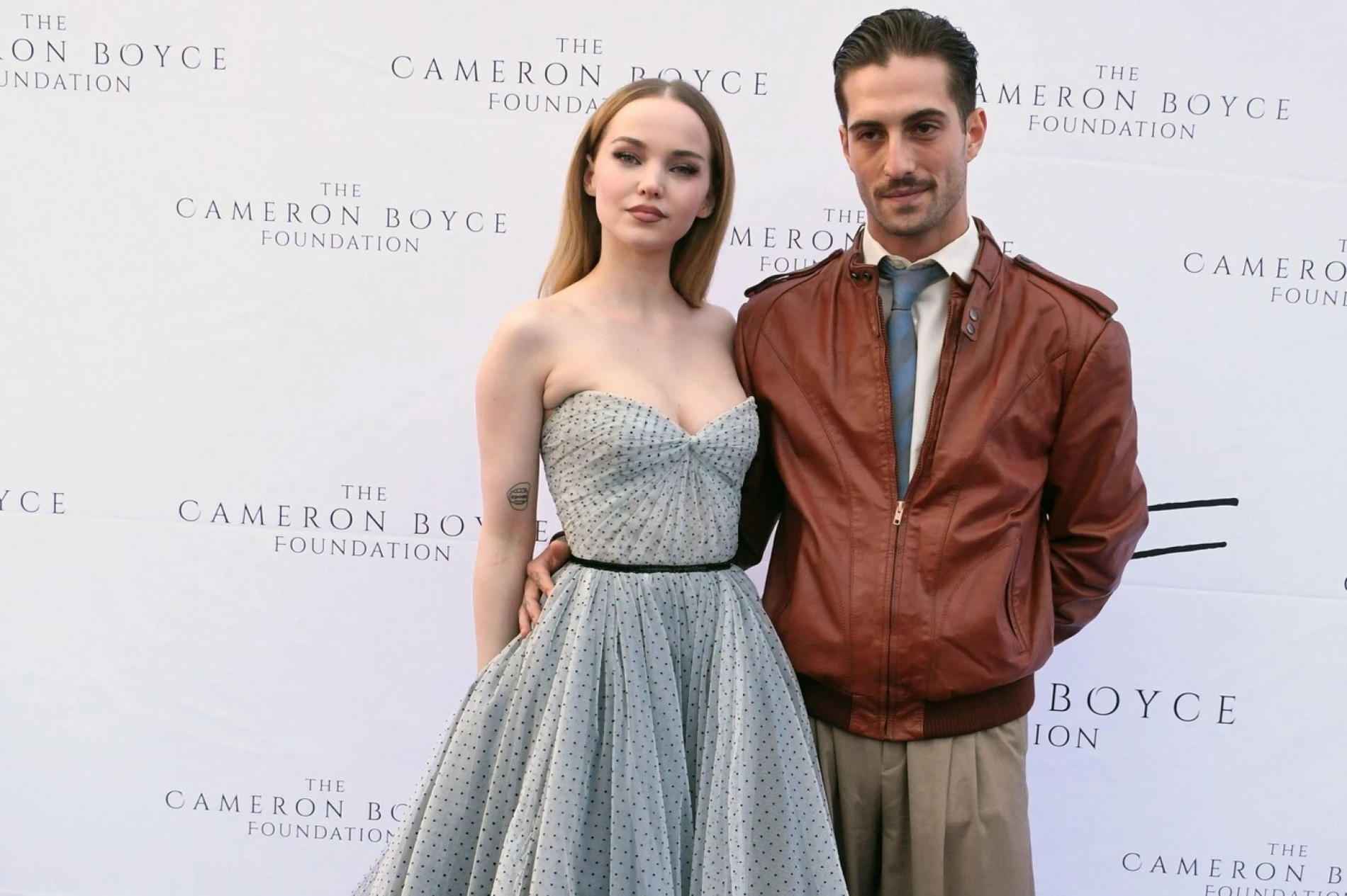 Dove Cameron bira vjenčanicu izvan tradicionalnih okvira