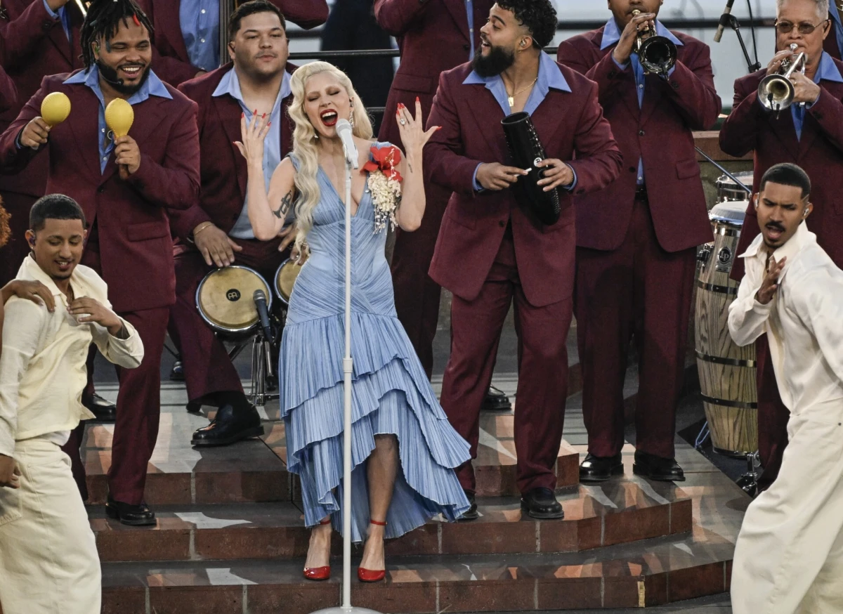 Lady Gaga odu&scaron;evila je prisutne svojim nastupom na Super Bowlu, a nas svojom modnom kombinacijom