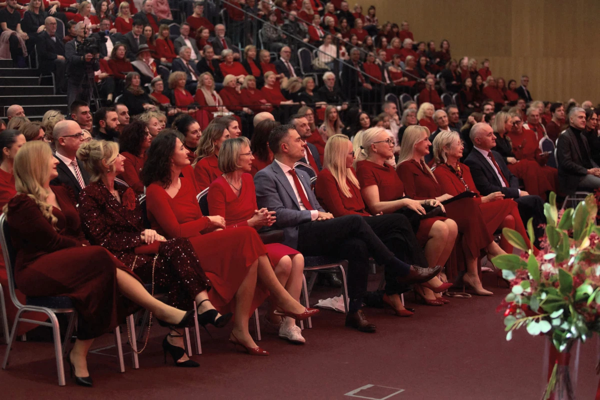 Večer crvenih haljina i snažnih emocija