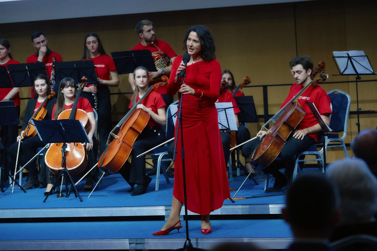 Večer crvenih haljina i snažnih emocija