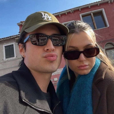 Hudson Williams stao na kraj nagađanjima: Na Instagramu objavio dugogodi&scaron;nju djevojku