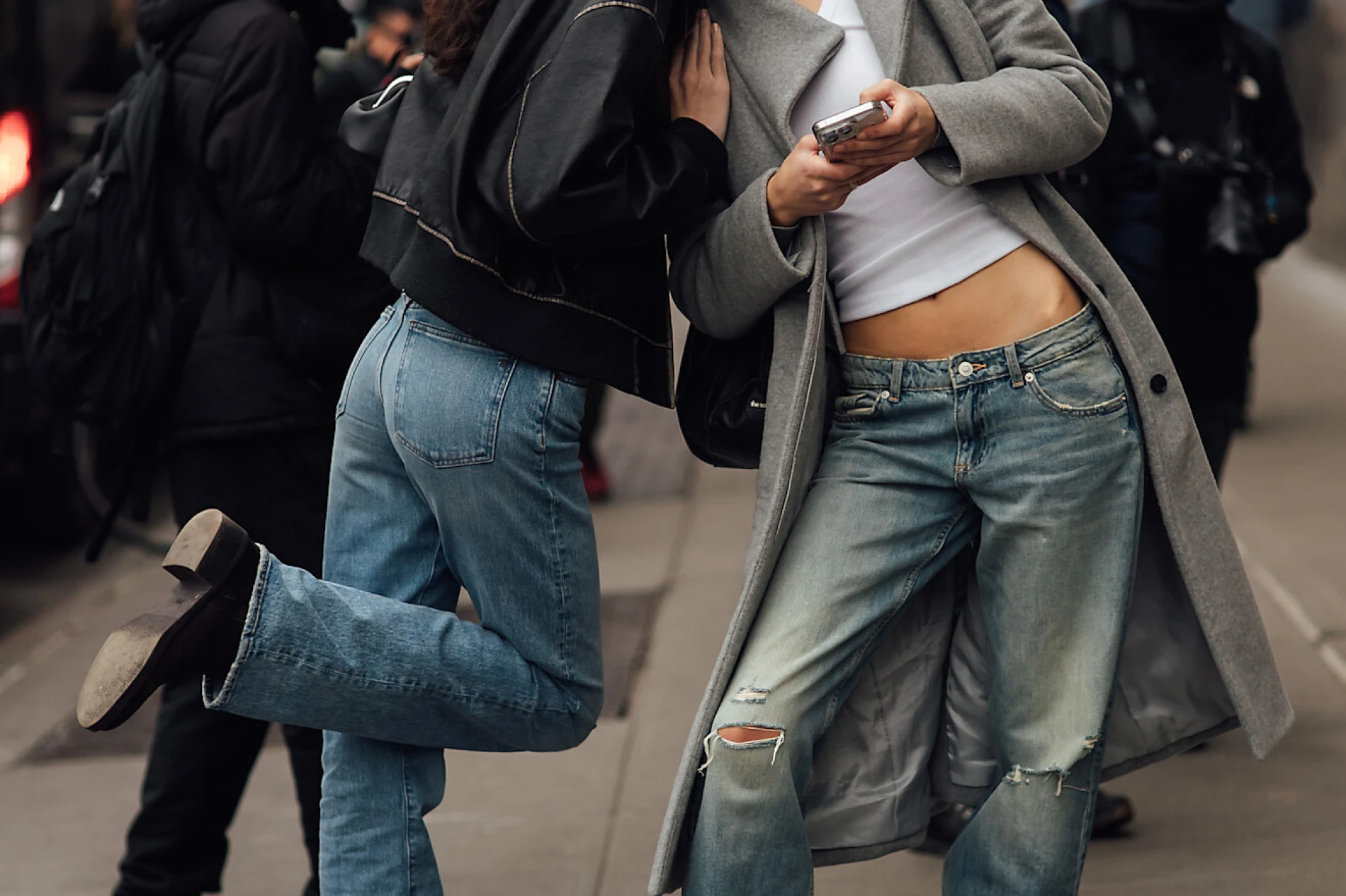 Zaboravljene i posložene duboko u ormare, ovaj model traperica ponovno je hit