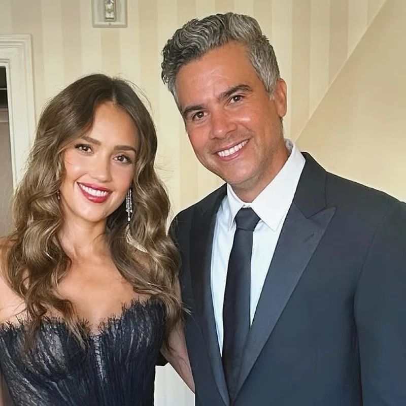 Jessica Alba i Cash Warren službeno su se razveli nakon 17 godina braka