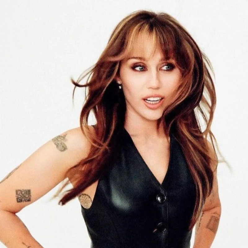 Miley Cyrus vraća se ulozi koja ju je proslavila: Stiže &bdquo;Hannah Montana&ldquo; specijal