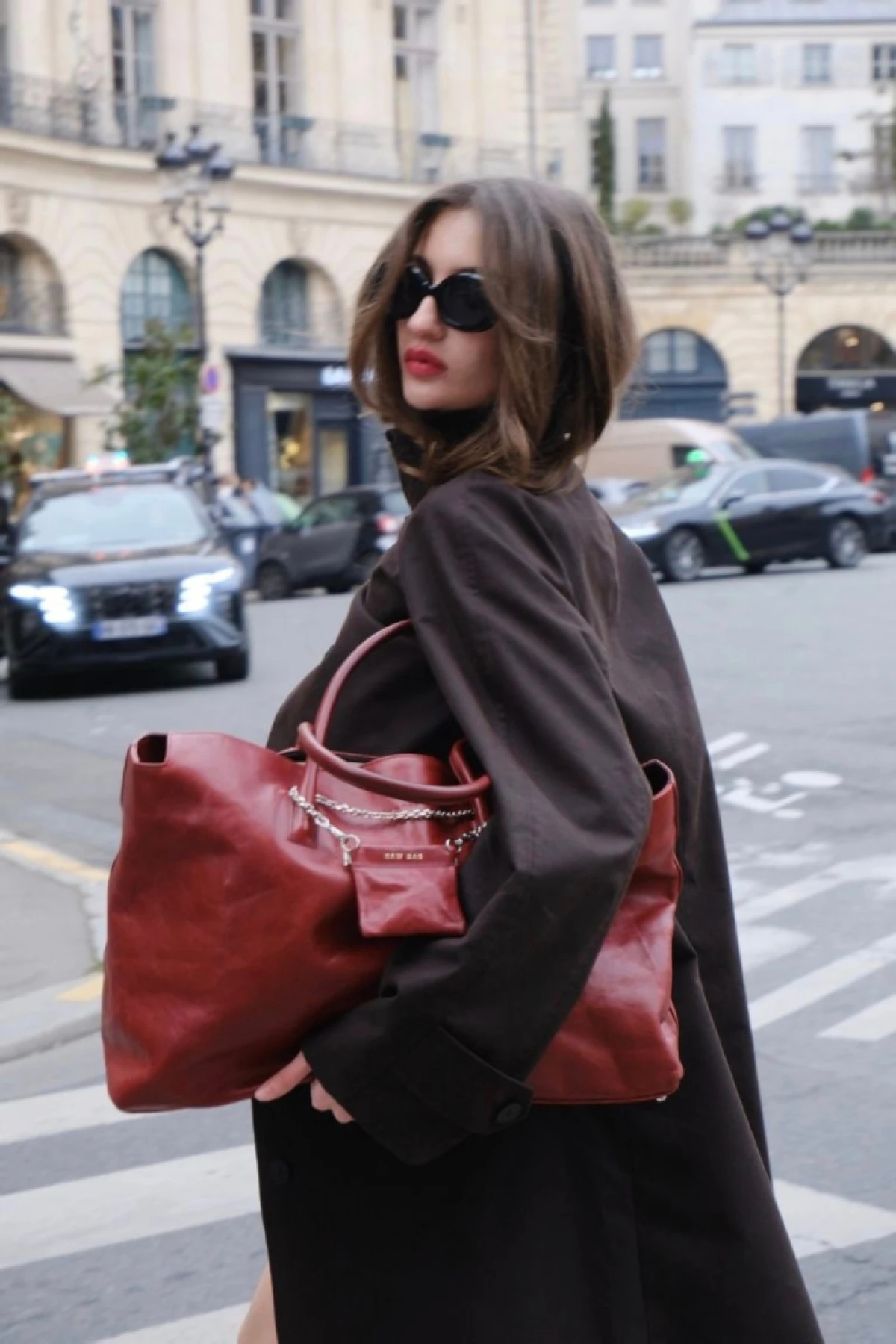 Ova torba domaćeg brenda osvojila je ulice Pariza