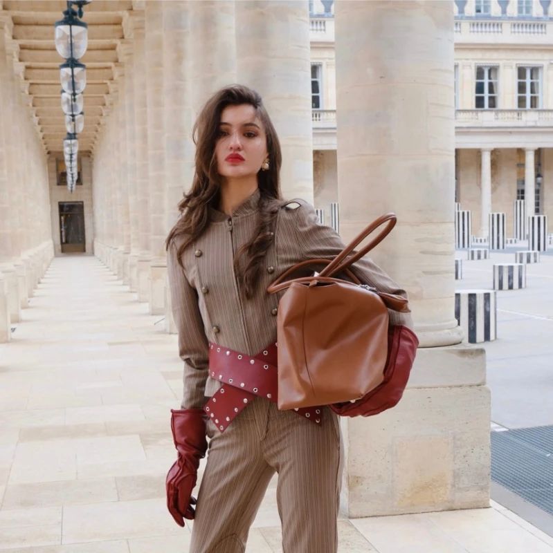 Ova torba domaćeg brenda osvojila je ulice Pariza