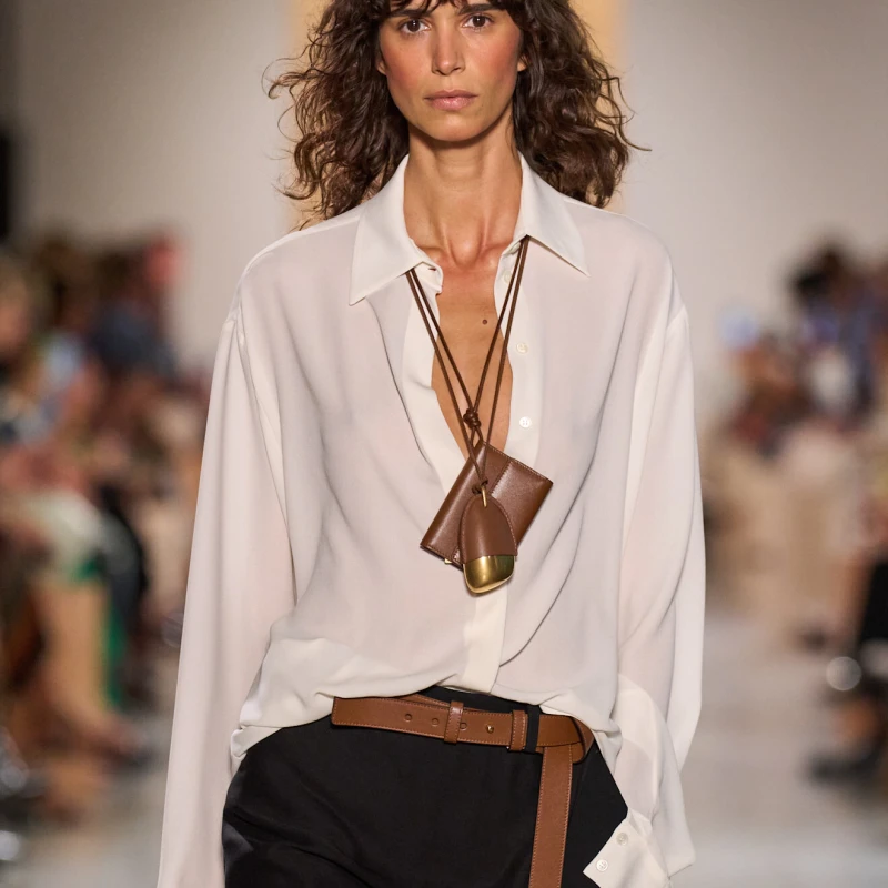 Ovog proljeća želimo nositi trendy ogrlice s malim torbicama