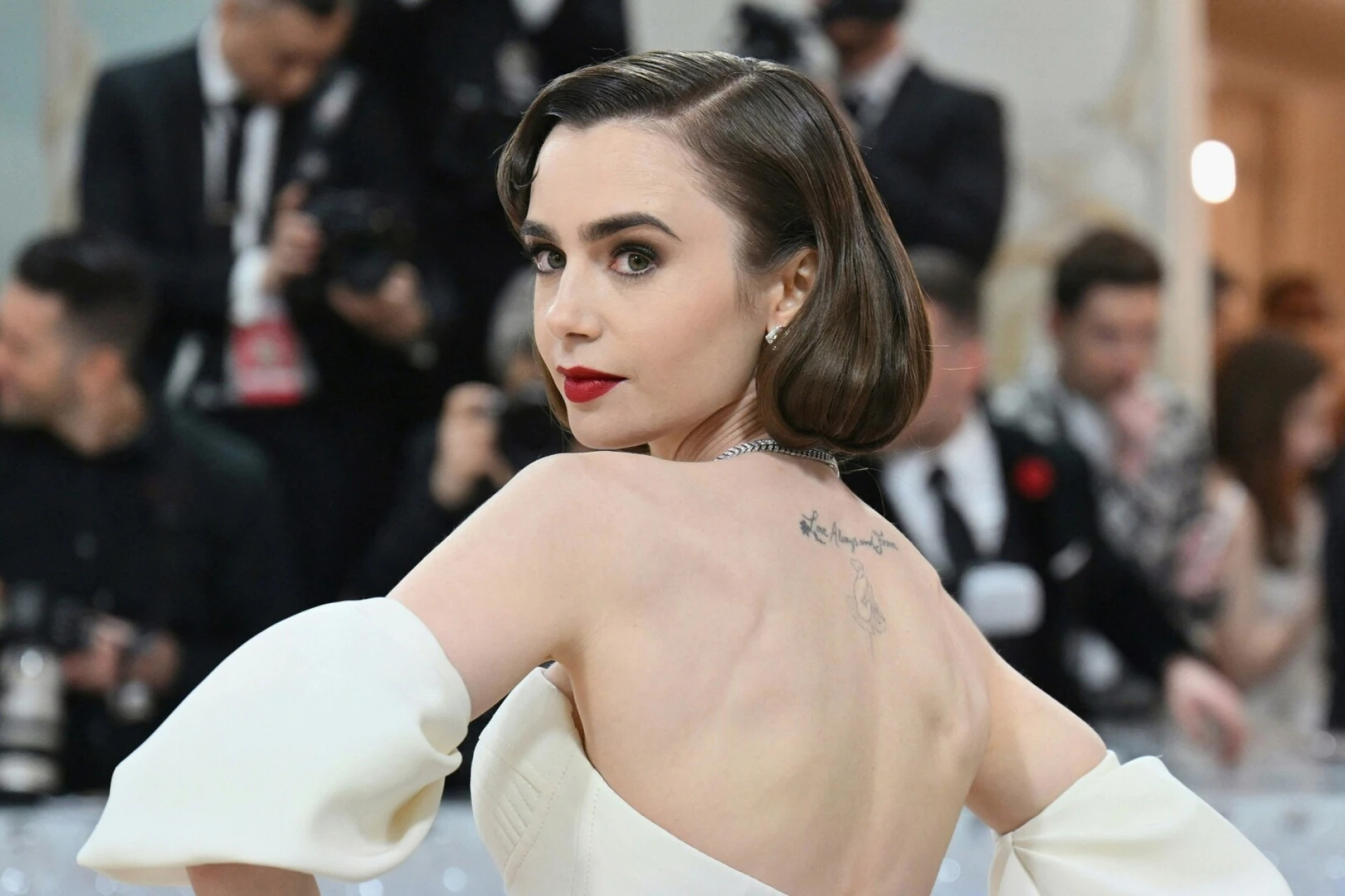 Lily Collins utjelovit će legendarnu Audrey Hepburn u novom filmu