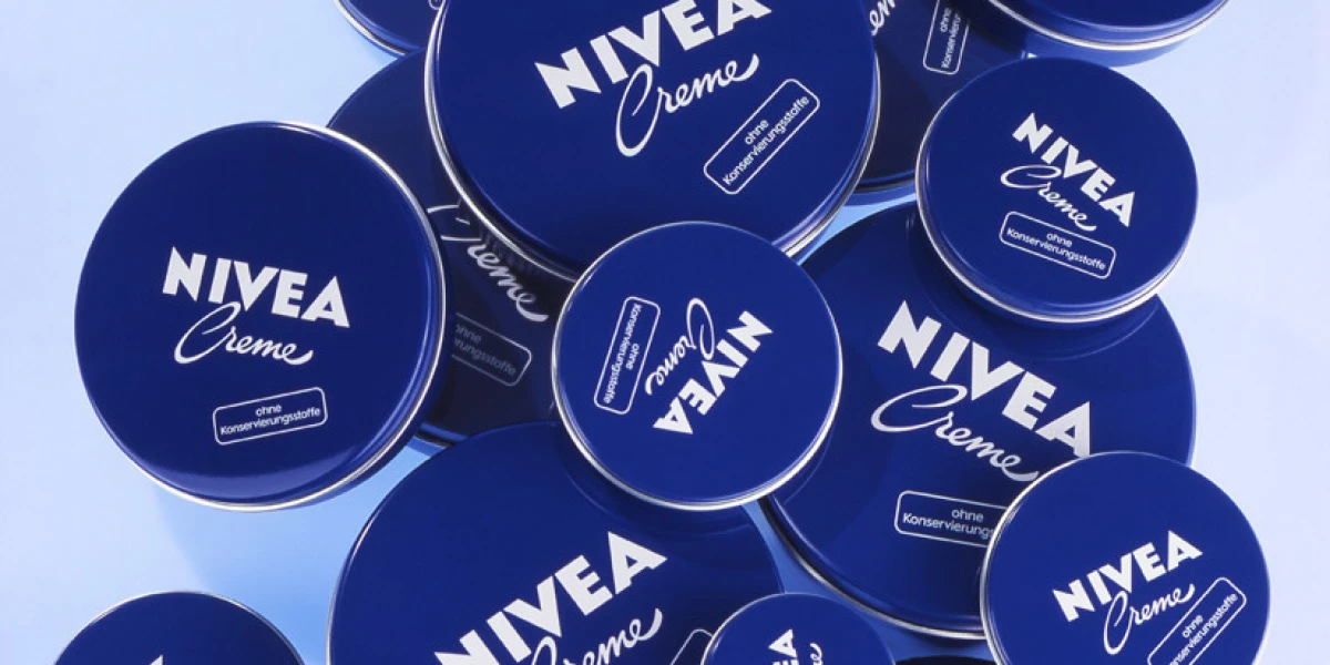 NIVEA slavi stoljeće legendarne plave limenke!