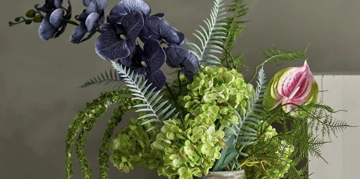 Umjetno realistično cvijeće je hit ove sezone - prona&scaron;li smo najbolje uz koje proljeće traje cijelu godinu