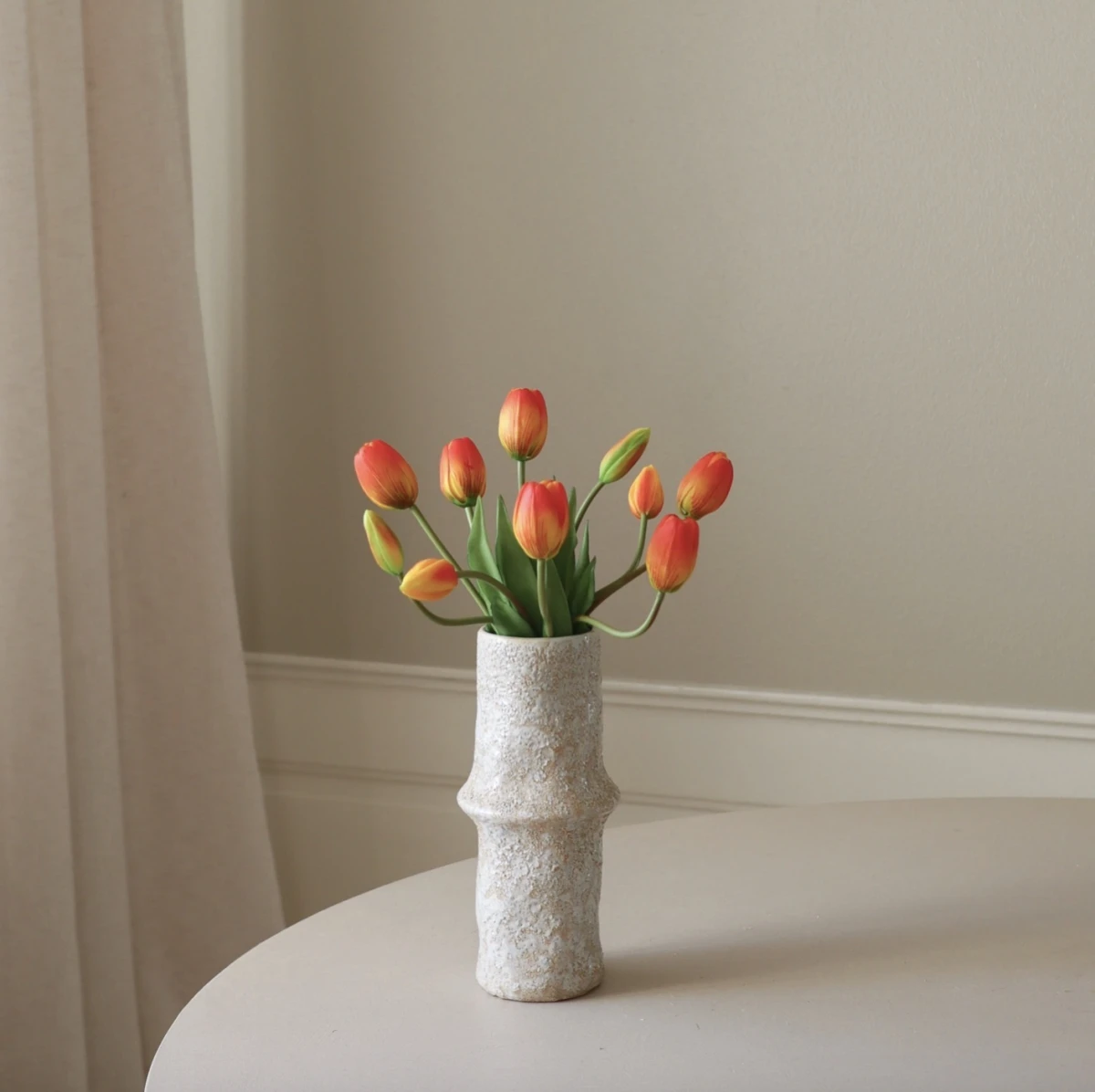 Umjetno realistično cvijeće je hit ove sezone - prona&scaron;li smo najbolje uz koje proljeće traje cijelu godinu