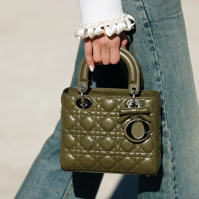 Zaboravljene dizajnerske torbe koje trendi djevojke ponovno vraćaju na modni vrh