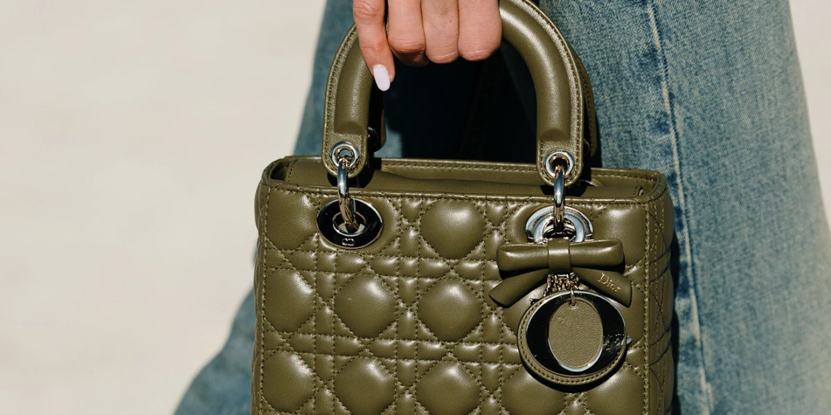 Zaboravljene dizajnerske torbe koje trendi djevojke ponovno vraćaju na modni vrh