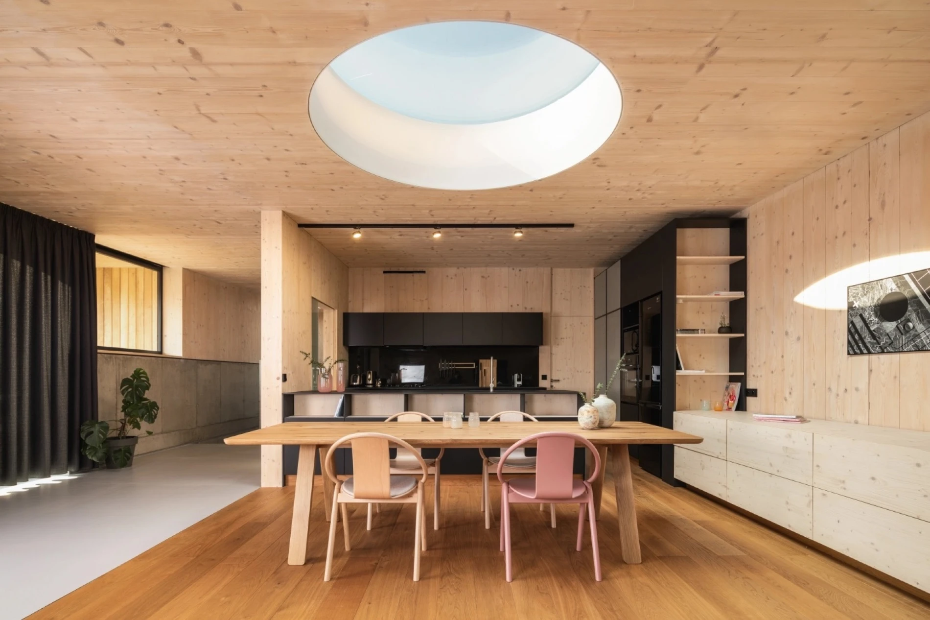 Zbogom sterilnim interijerima: Vraćaju se drvo, ratan i prirodna toplina