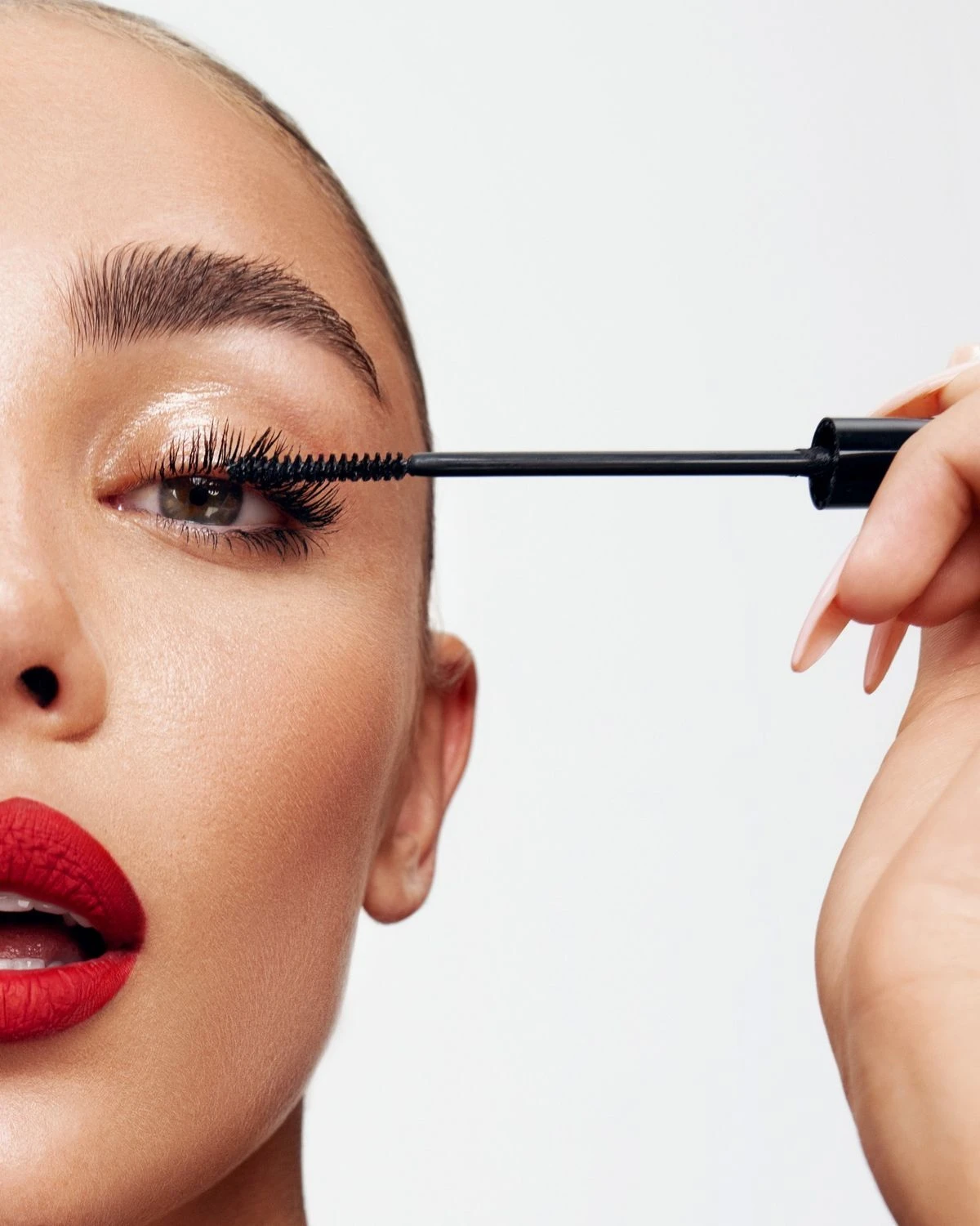 AURA predstavlja novu kolekciju maskara koja spaja efekt i njegu trepavica