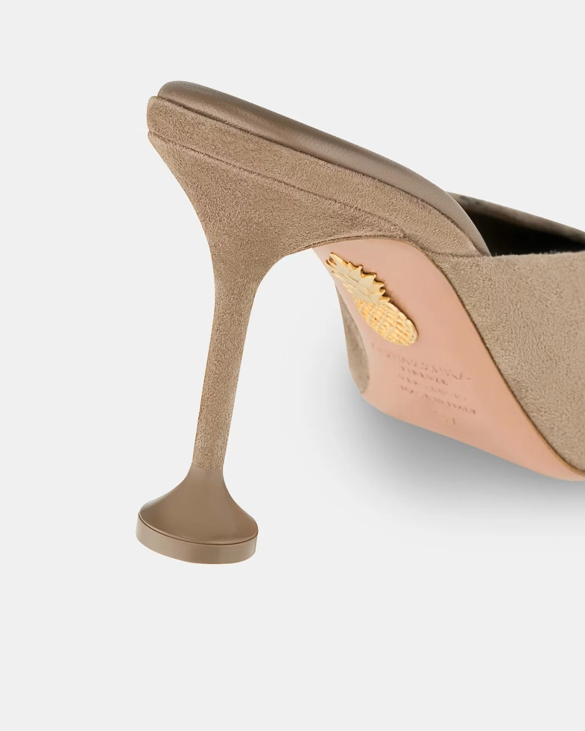 Zara je predstavila svoju verziju Aquazzura mule salonki, te&scaron;ko nam se odlučiti koji je model bolji