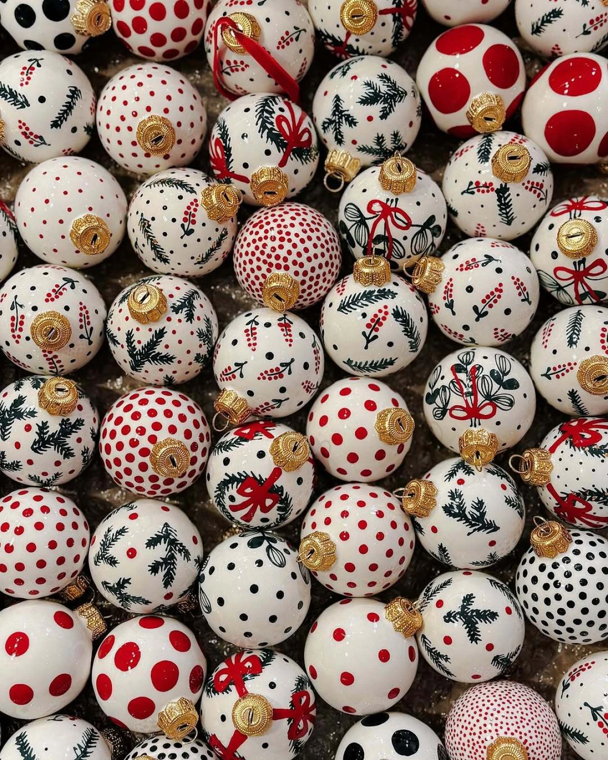 Omiljeni hrvatski brend keramike ove godine u ponudi ima neodoljive točkaste kuglice za bor!