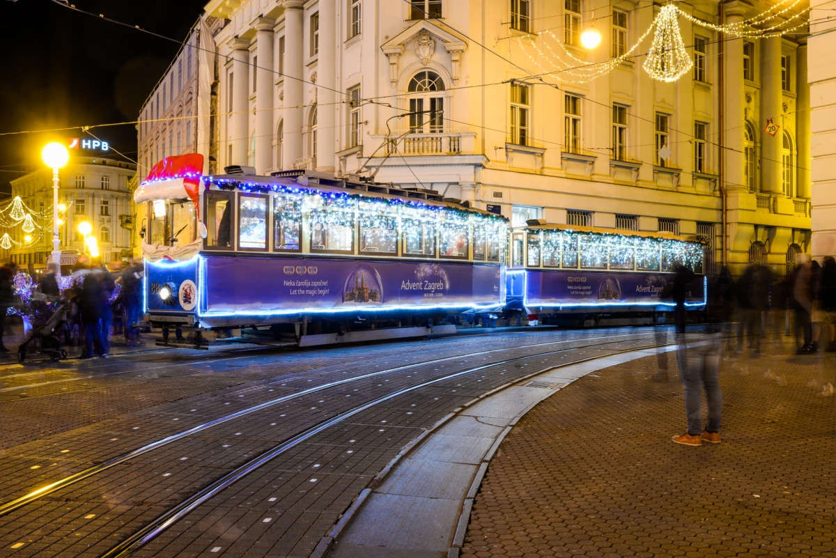 Božićni tramvaj u Zagrebu: Blagdanska atrakcija koja oduševljava sve generacije