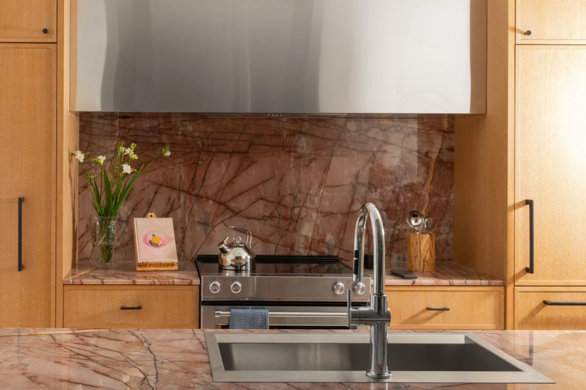 U ovom stanu mramorni detalji vode glavnu riječ, pogledajte kako se sve uklopilo