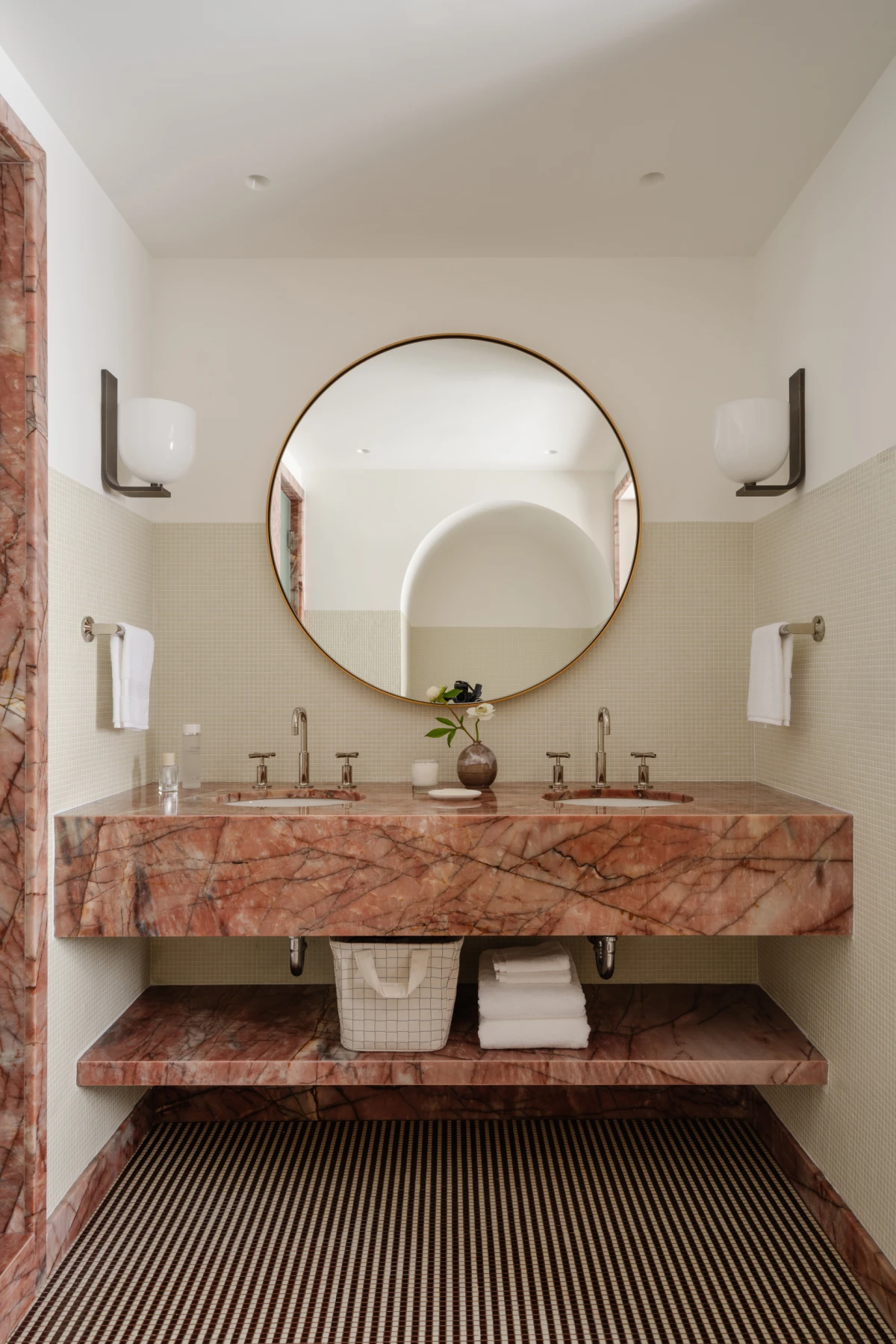 U ovom stanu mramorni detalji vode glavnu riječ, pogledajte kako se sve uklopilo