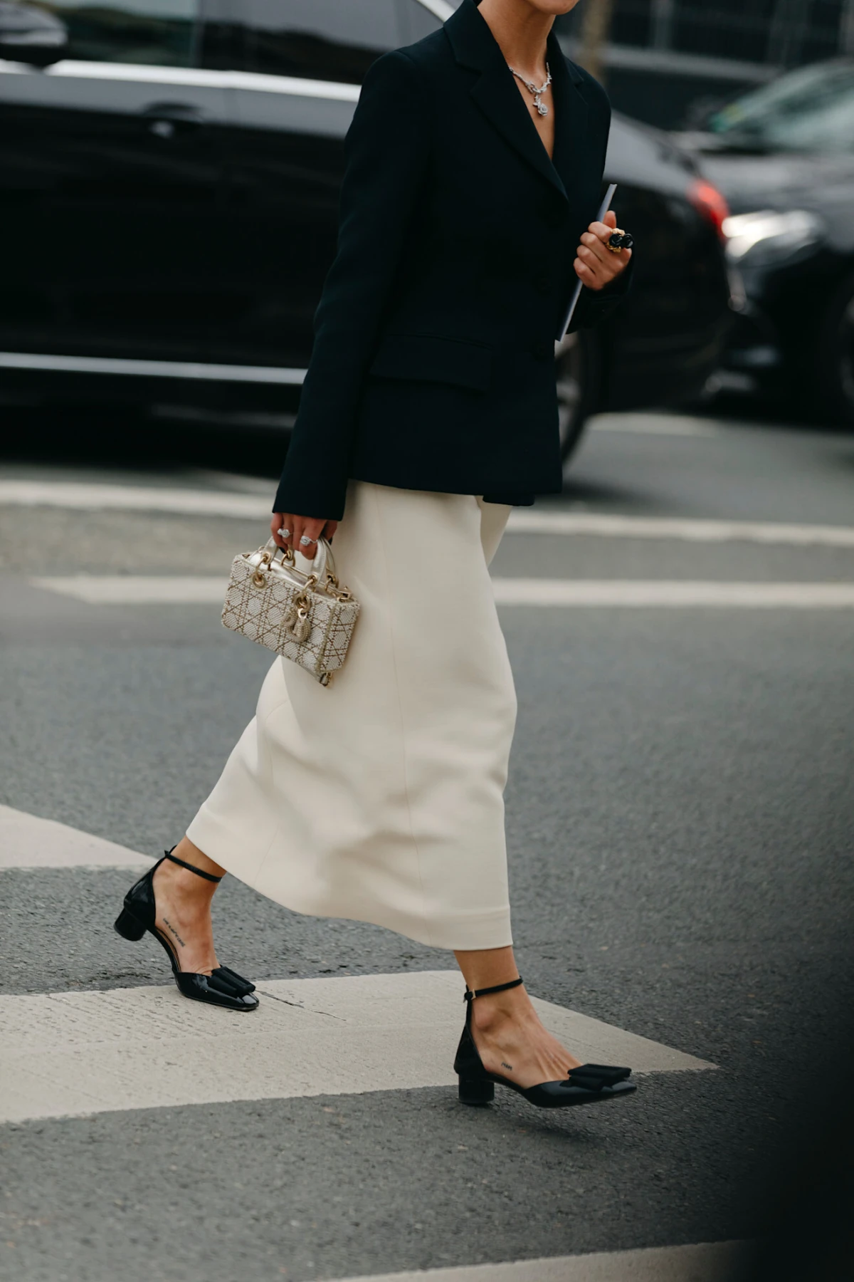 Elegantna ženska jakna je opet u fokusu