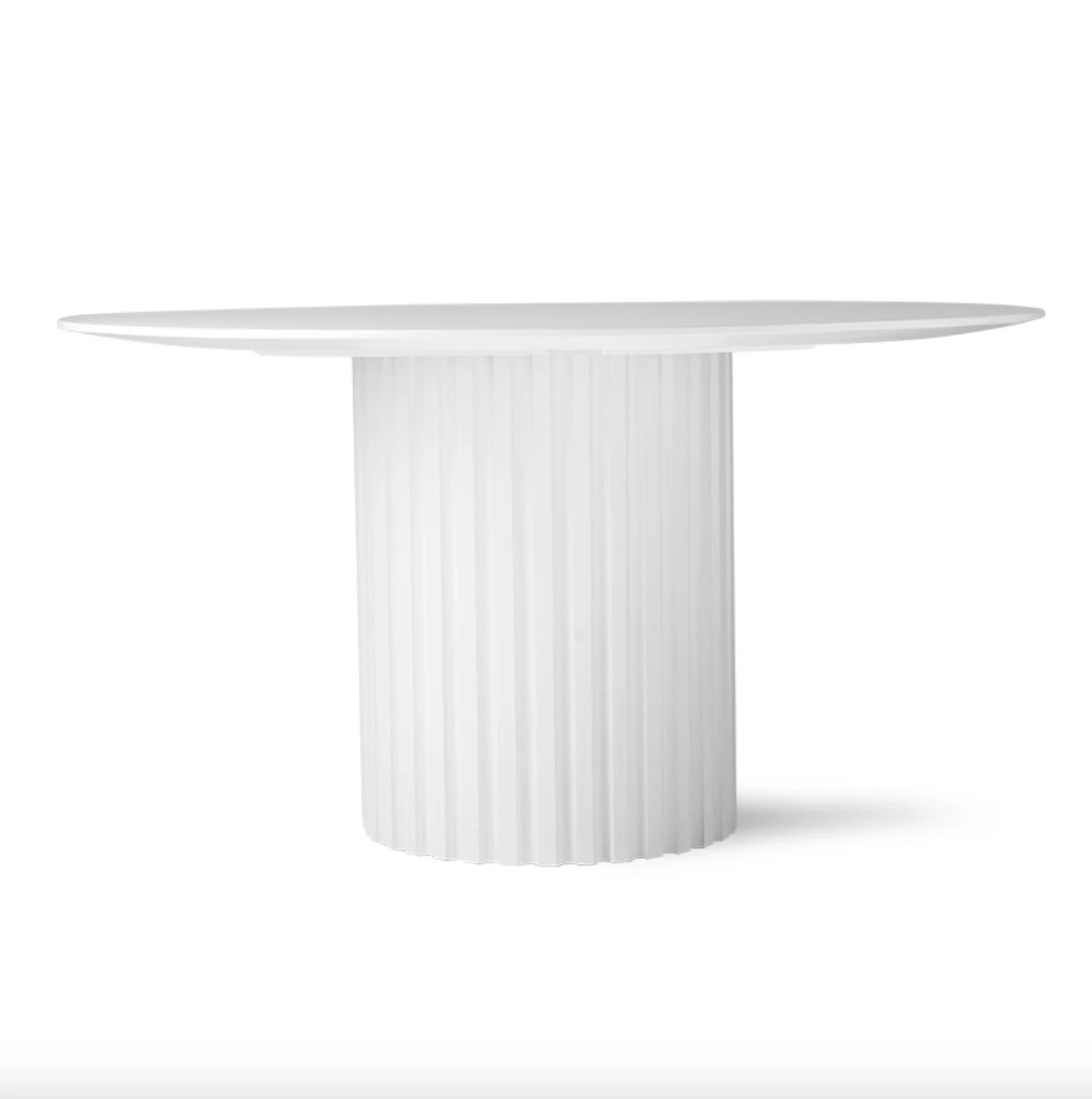 pillar stol u bijeloj nijansi, dostupan u trika showroomu 