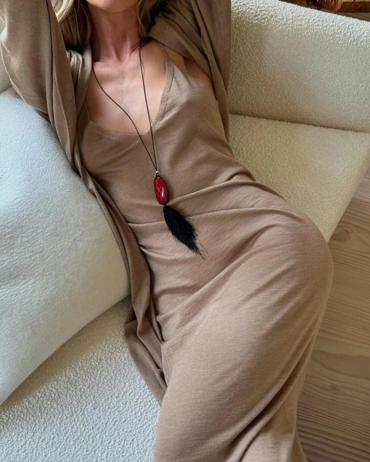 Jeste li primijetili da svi nose ovu chic ogrlicu? Znamo gdje je možete pronaći