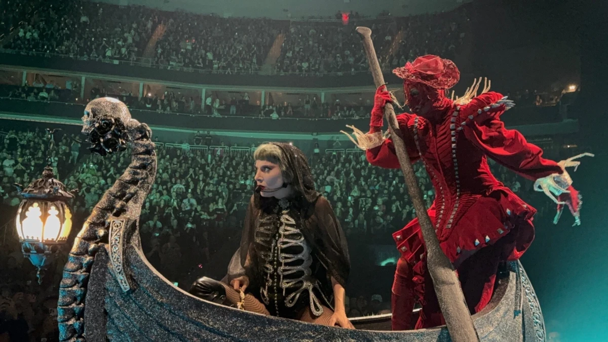 Lady Gaga na Mayhem turneji ima odlične kostime