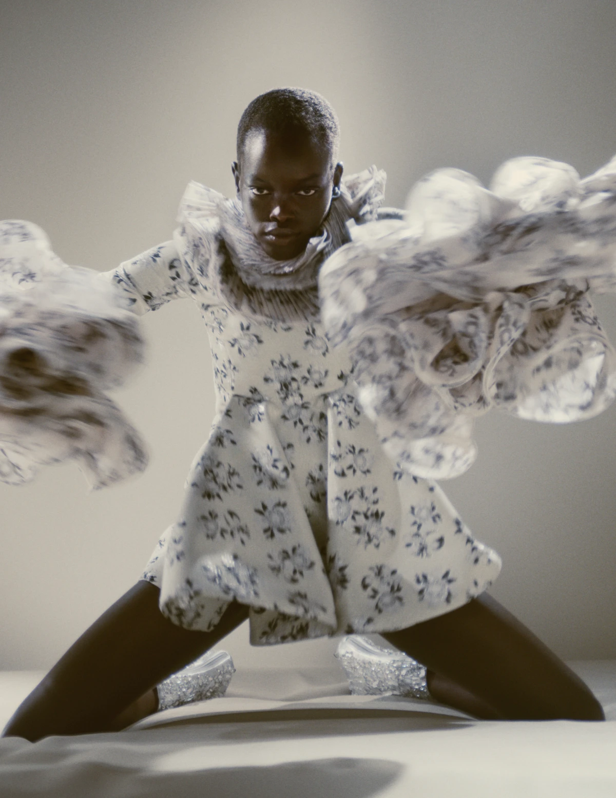 Oduševila nas je nova Alexander McQueen kampanja s Alex Consani