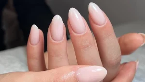 Zašto je rose water manikura naša omiljena za proljeće?