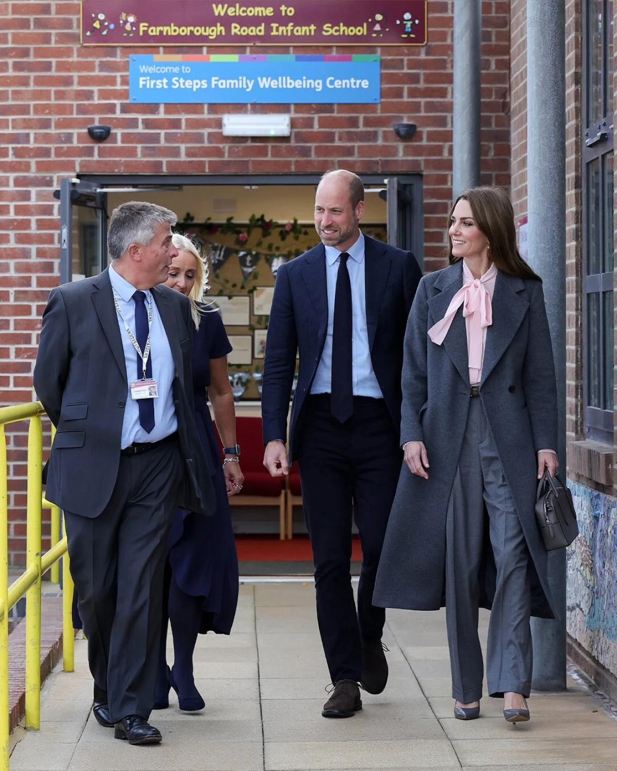 Bluza s mašnom omiljeni je komad u ormaru princeze Kate Middleton, a evo gdje pronaći najbolju