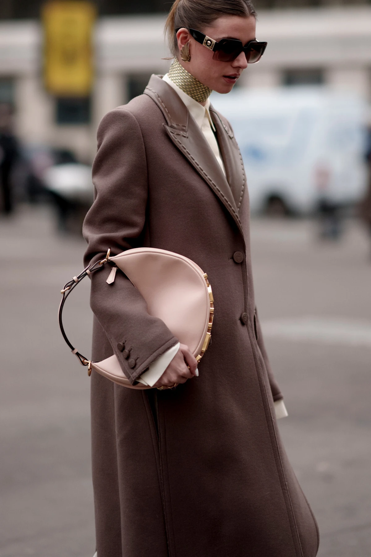 Ne, crni kaput nije najpoželjniji komad ove sezone. Nosi se bogatija boja…