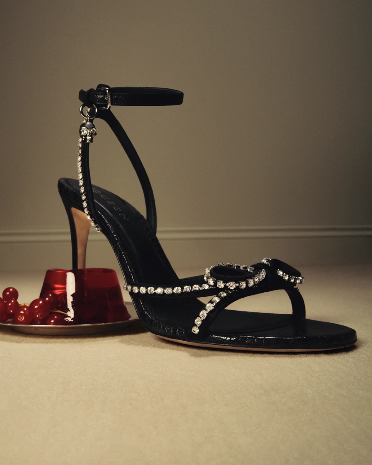 Zbog nove Alexander McQueen blagdanske kampanje jedva čekamo party sezonu