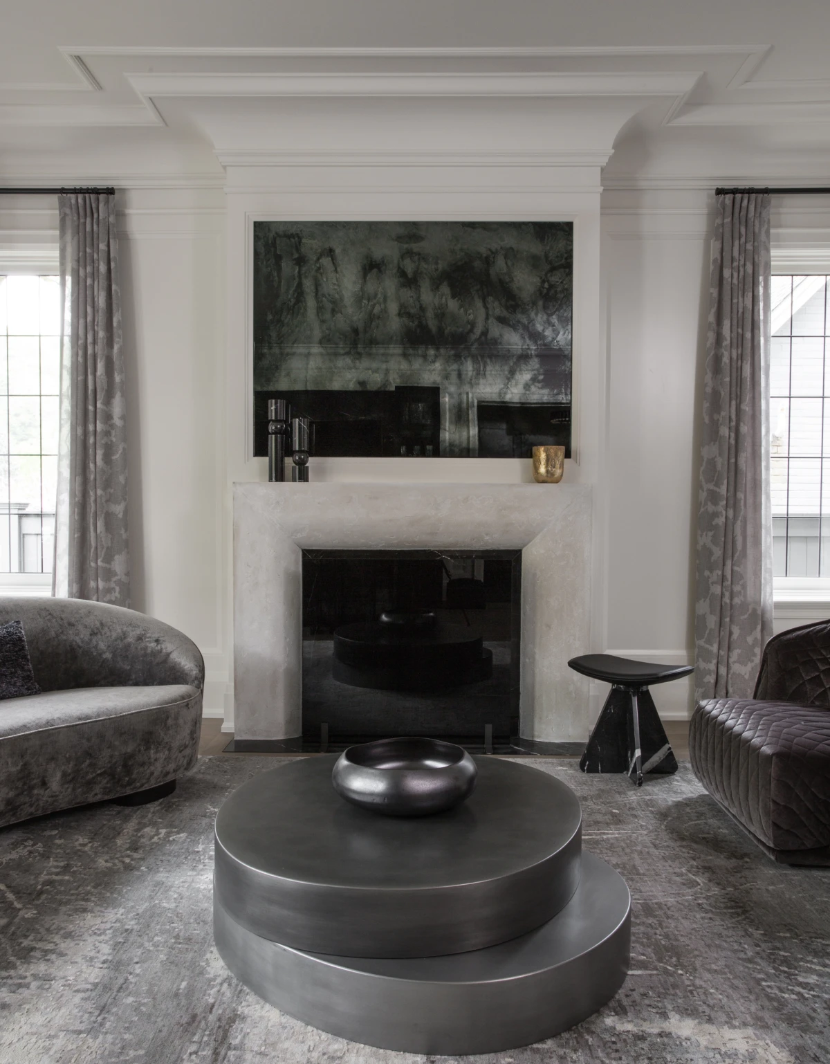 Tamne nijanse domu daju snažniji karakter, a ovaj stan to savršeno prikazuje