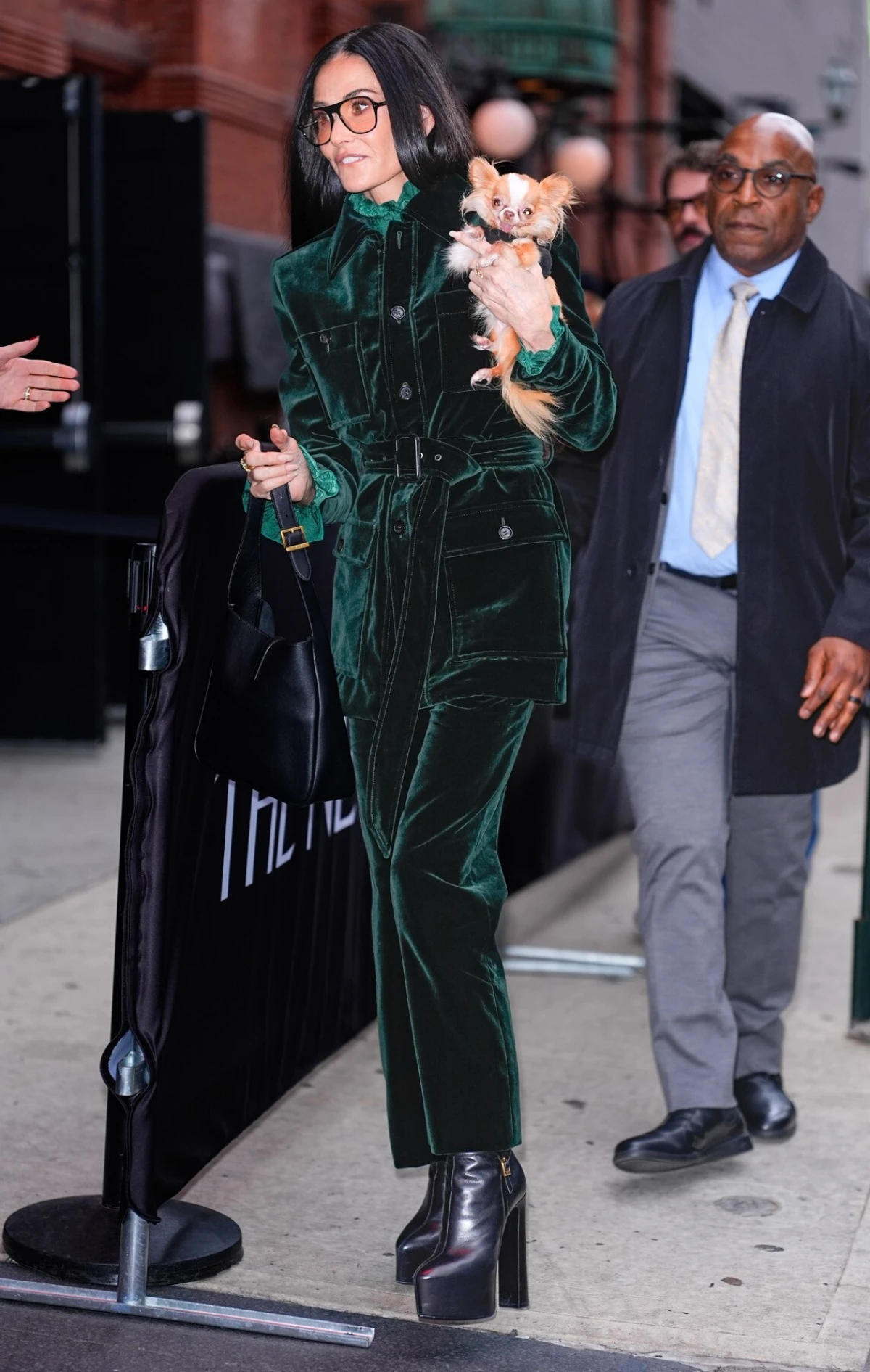 Demi Moore u baršunasto zelenom odijelu o kojem ćemo sanjati