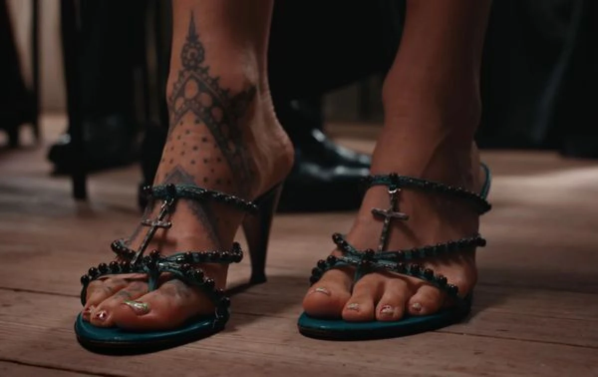 Rosalia u novom spotu nosi jako dobre vintage komade