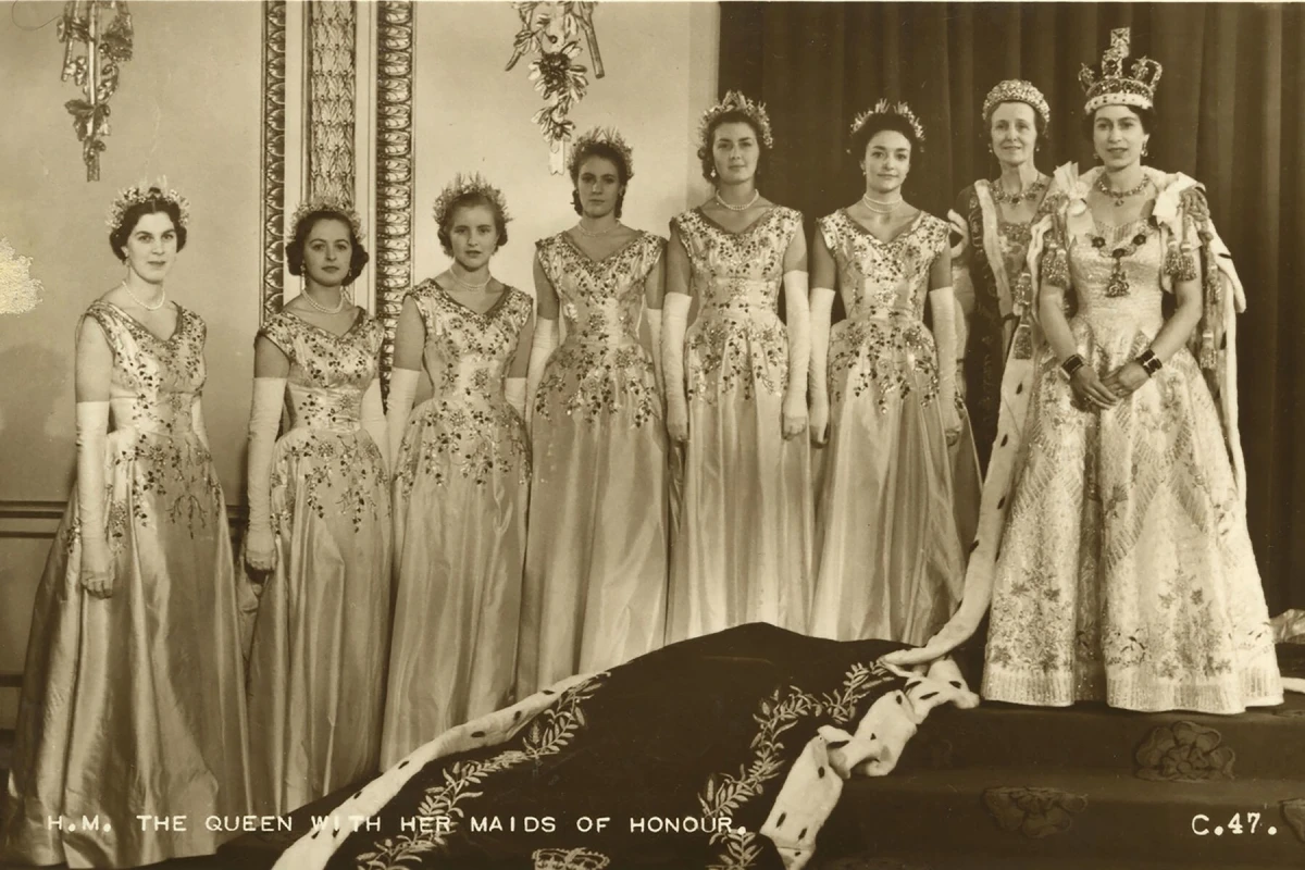 Prijateljica kraljice Elizabete prodaje vjenčanicu legendarnog Normana Hartnella na ekskluzivnoj aukciji