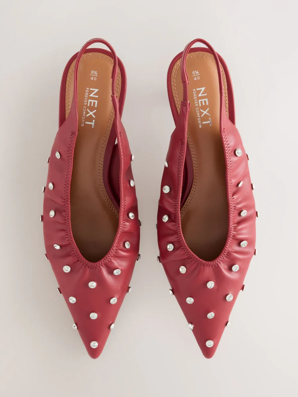 Nije Prada, ali je Valentino Garavani - Čini se da ćemo ponovno nositi salonke sa zakovicama