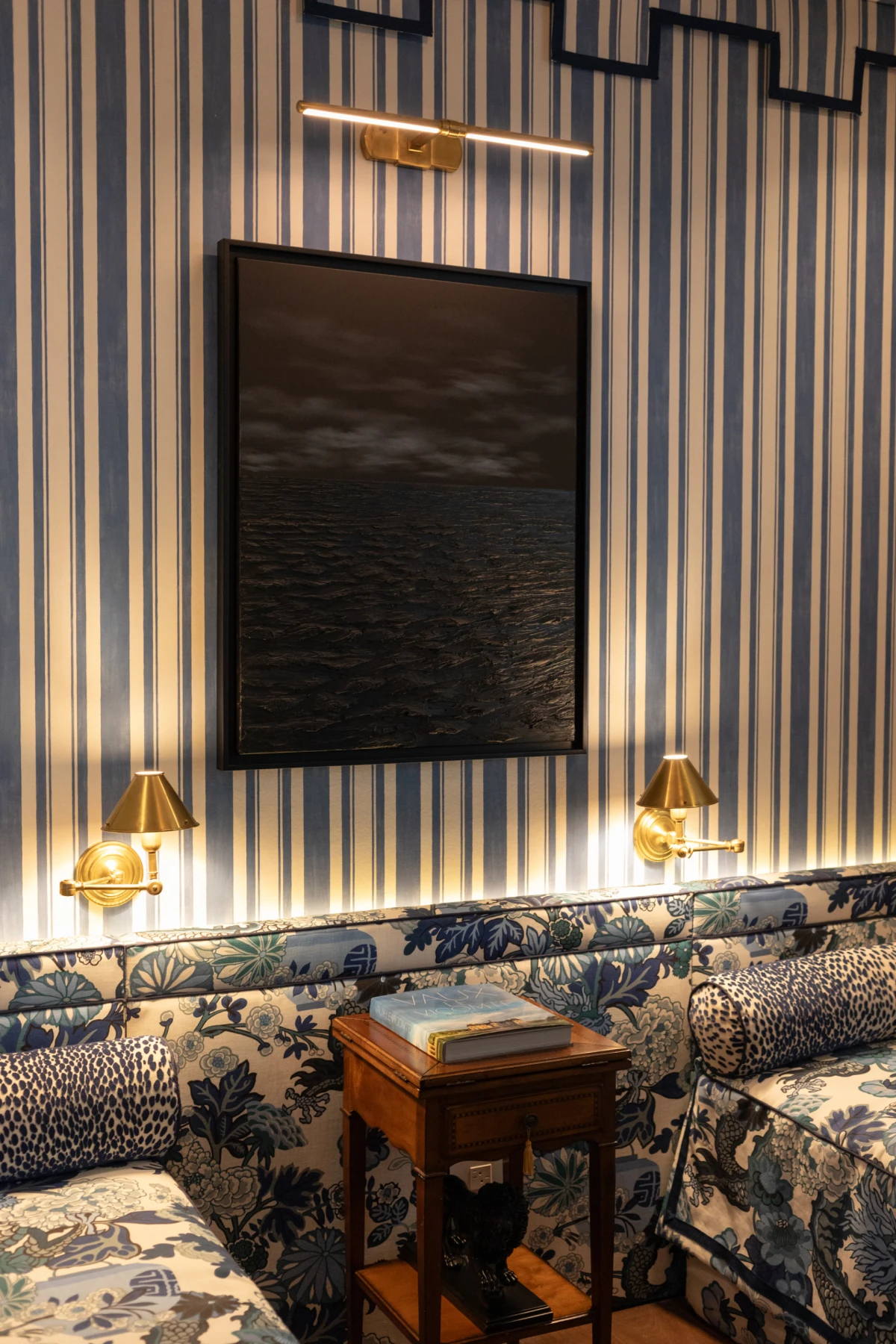 Ovaj renovirani dom s pogledom na Tihi ocean oduševio nas je posebnim mediteranskim tkaninama i detaljima