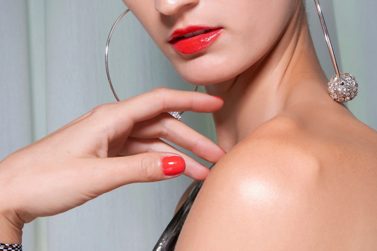 Od brončane do boje vanilije: Najpoželjniji trendovi za zimsku manikuru