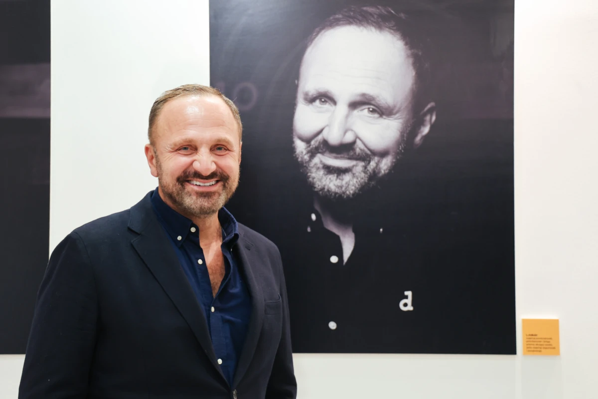 Izložba fotografija koja razbija predrasude: Otvorena je „Muška strana priče”