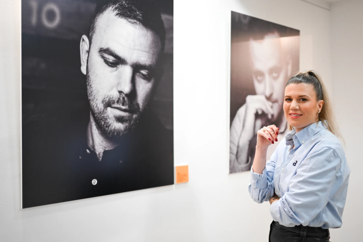 Izložba fotografija koja razbija predrasude: Otvorena je „Muška strana priče”